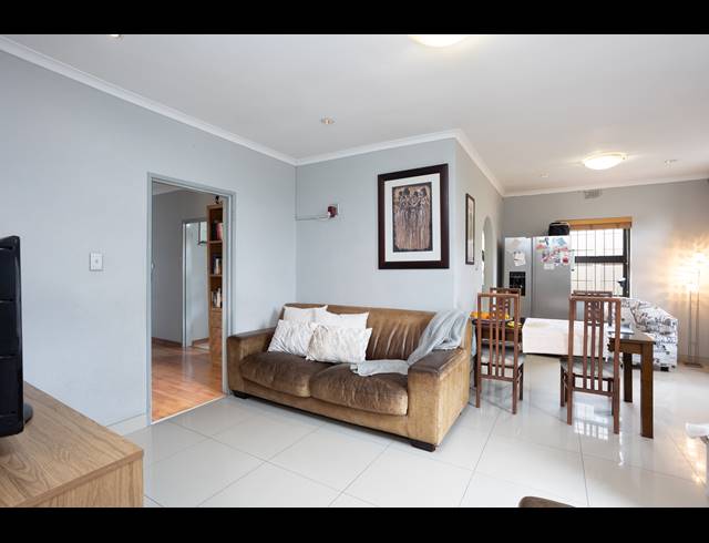 4 BEDROOM FREESTANDING FOR SALE IN FAIRWAYS